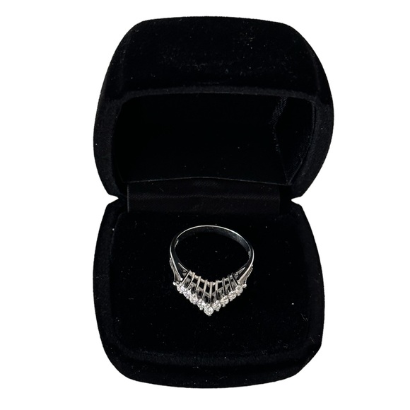 Platinum 900 V Ring - Picture 4 of 7
